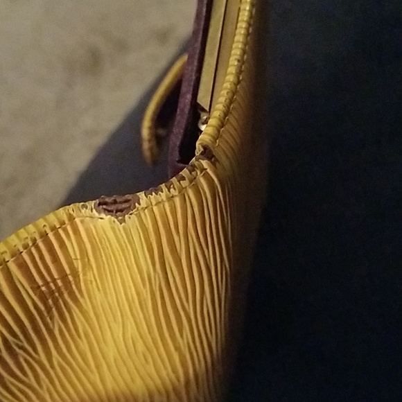 LV Epi Wallet - Picture 3 of 8
